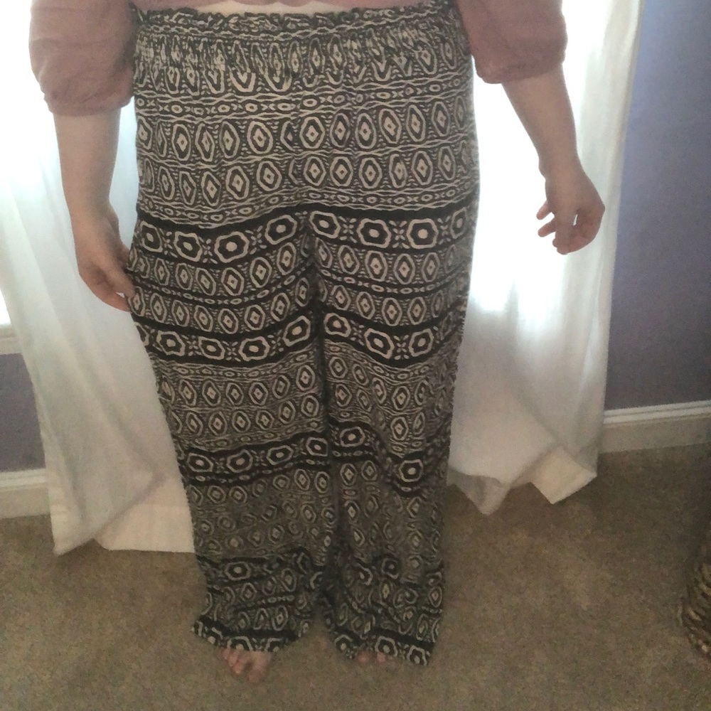 Flowy Black and white pants